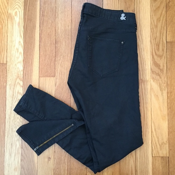 skinny jeans with zippers on the legs